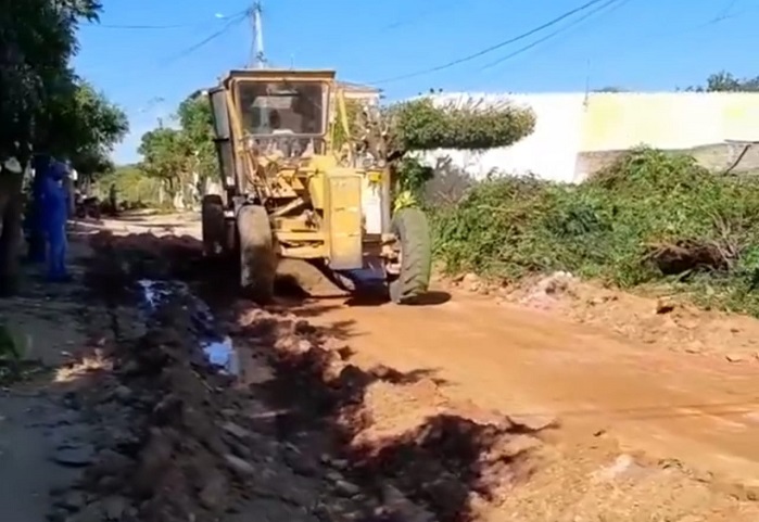 Prefeitura de Sousa inicia trabalho de para pavimentação de ruas no bairro Alto do Cruzeiro 